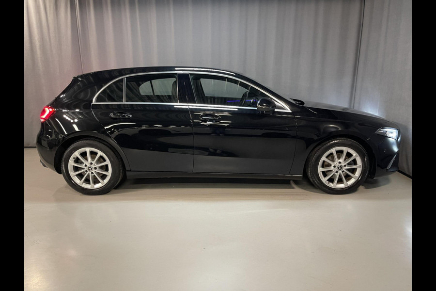 Mercedes-Benz A-Klasse 180 Advantage 17"/Sfeerverlichting/LED/Climate/Stoelverwarming/Apple Carplay & Android Auto
