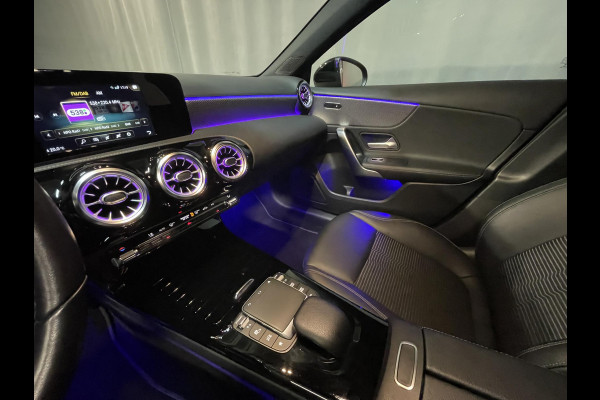 Mercedes-Benz A-Klasse 180 Advantage 17"/Sfeerverlichting/LED/Climate/Stoelverwarming/Apple Carplay & Android Auto