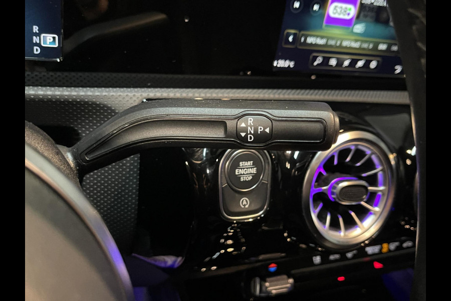 Mercedes-Benz A-Klasse 180 Advantage 17"/Sfeerverlichting/LED/Climate/Stoelverwarming/Apple Carplay & Android Auto