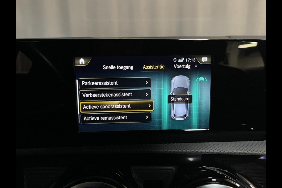 Mercedes-Benz A-Klasse 180 Advantage 17"/Sfeerverlichting/LED/Climate/Stoelverwarming/Apple Carplay & Android Auto