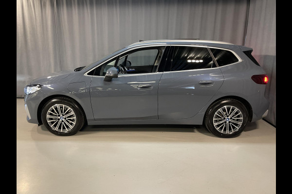 BMW 2 Serie Active Tourer 225e xDrive Luxury Line 17"/Leder + memory/Panoramadak/Stoelmassage/Harman Kardon/Camera/Head-up/Dodehoek/Apple Carplay & Android Auto
