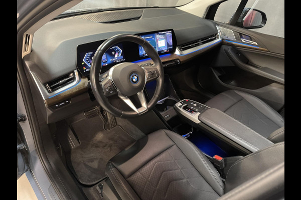 BMW 2 Serie Active Tourer 225e xDrive Luxury Line 17"/Leder + memory/Panoramadak/Stoelmassage/Harman Kardon/Camera/Head-up/Dodehoek/Apple Carplay & Android Auto
