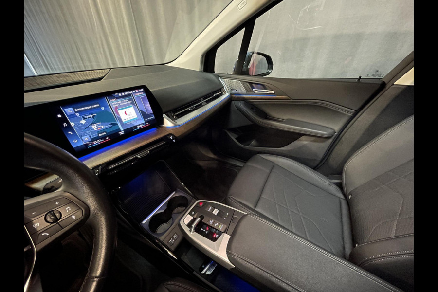 BMW 2 Serie Active Tourer 225e xDrive Luxury Line 17"/Leder + memory/Panoramadak/Stoelmassage/Harman Kardon/Camera/Head-up/Dodehoek/Apple Carplay & Android Auto