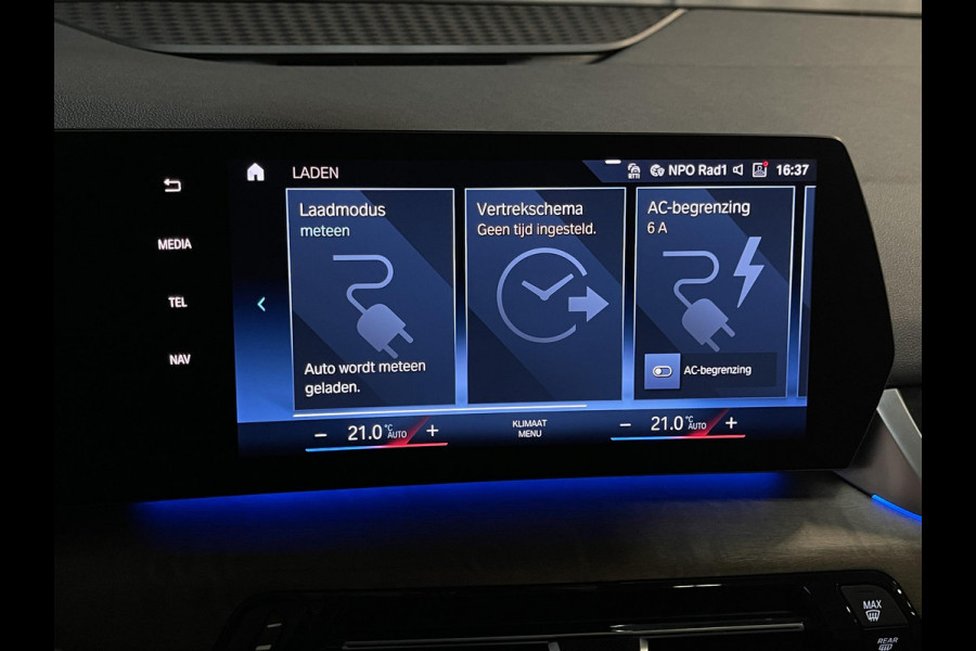BMW 2 Serie Active Tourer 225e xDrive Luxury Line 17"/Leder + memory/Panoramadak/Stoelmassage/Harman Kardon/Camera/Head-up/Dodehoek/Apple Carplay & Android Auto
