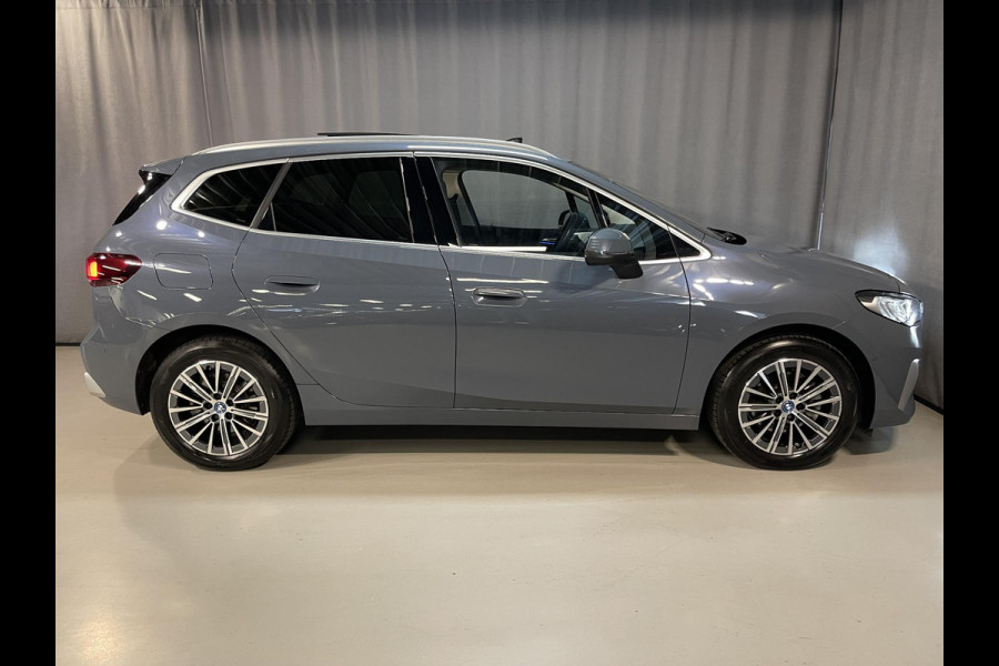 BMW 2 Serie Active Tourer 225e xDrive Luxury Line 17"/Leder + memory/Panoramadak/Stoelmassage/Harman Kardon/Camera/Head-up/Dodehoek/Apple Carplay & Android Auto