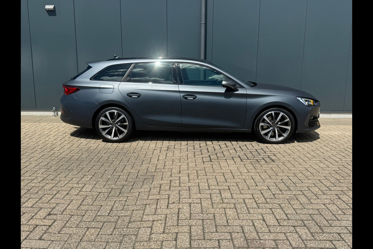 CUPRA Leon Sportstourer 1.4 e-Hybrid VZ Performance * Mat grijs * Startknop * Trekhaak * Memory *