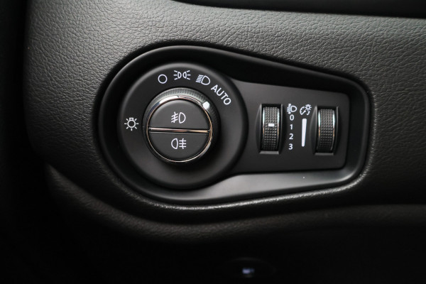Jeep Renegade 4xe 240 Plug-in Hybrid Electric 80th Anniversary Climate, ACC, Camera, Apple Carplay, Stoelverwarming, Trekhaak, PDC, 19''