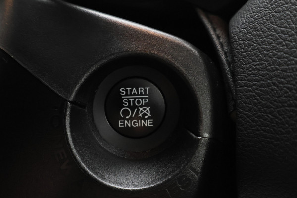 Jeep Renegade 4xe 240 Plug-in Hybrid Electric 80th Anniversary Climate, ACC, Camera, Apple Carplay, Stoelverwarming, Trekhaak, PDC, 19''