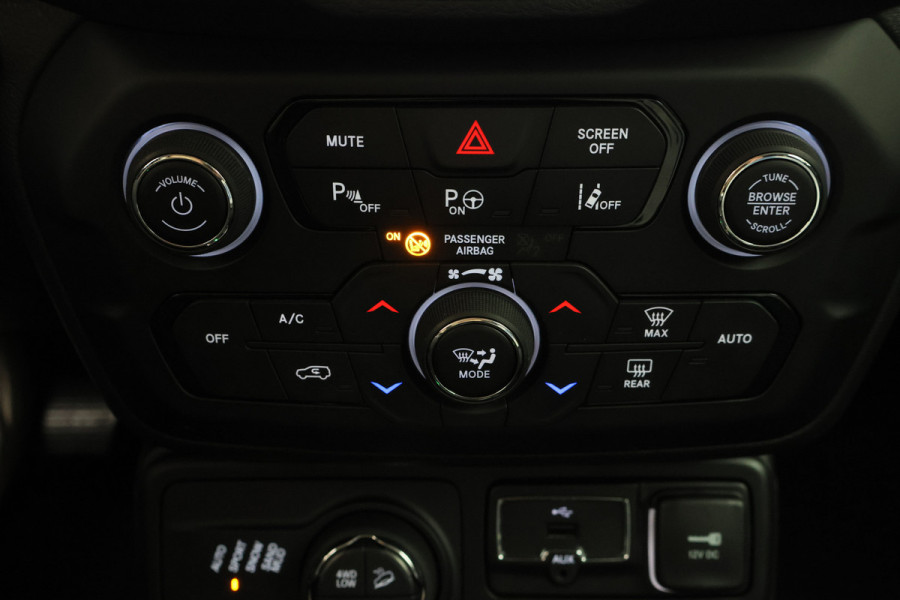 Jeep Renegade 4xe 240 Plug-in Hybrid Electric 80th Anniversary Climate, ACC, Camera, Apple Carplay, Stoelverwarming, Trekhaak, PDC, 19''