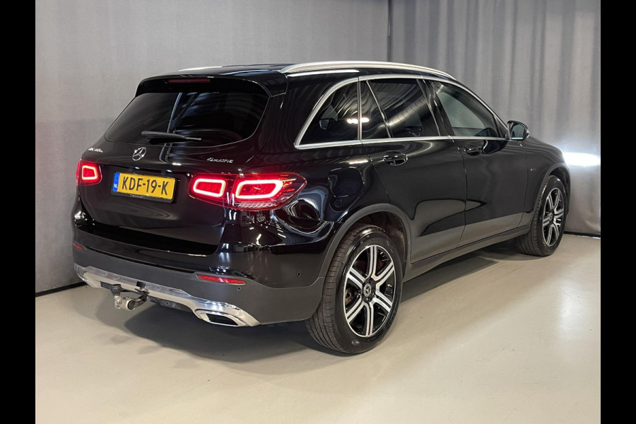 Mercedes-Benz GLC 300e 4MATIC 19"/Trekhaak/Dodehoek/Rijstrooksensor/Sfeerverlichting/Apple Carplay & Android Auto/Stoelverwarming/Elektrische klep