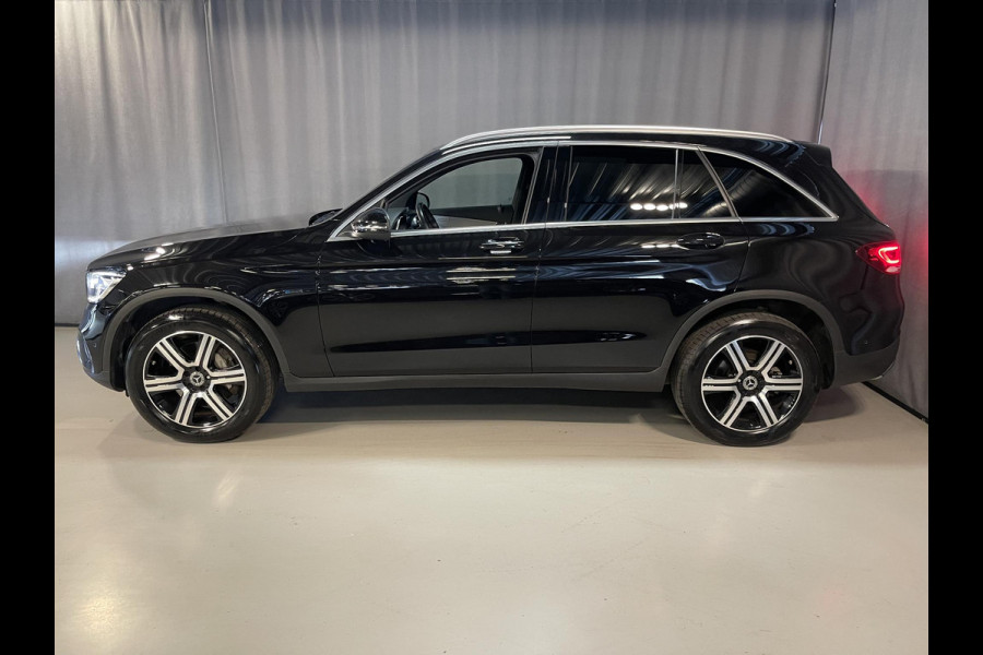 Mercedes-Benz GLC 300e 4MATIC 19"/Trekhaak/Dodehoek/Rijstrooksensor/Sfeerverlichting/Apple Carplay & Android Auto/Stoelverwarming/Elektrische klep