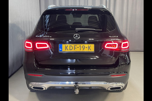Mercedes-Benz GLC 300e 4MATIC 19"/Trekhaak/Dodehoek/Rijstrooksensor/Sfeerverlichting/Apple Carplay & Android Auto/Stoelverwarming/Elektrische klep