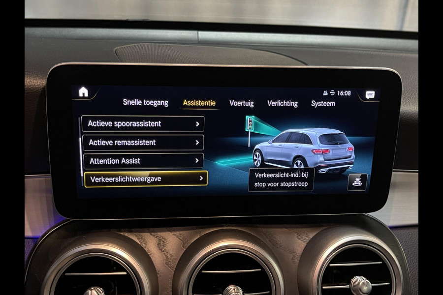 Mercedes-Benz GLC 300e 4MATIC 19"/Trekhaak/Dodehoek/Rijstrooksensor/Sfeerverlichting/Apple Carplay & Android Auto/Stoelverwarming/Elektrische klep
