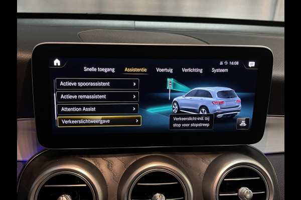 Mercedes-Benz GLC 300e 4MATIC 19"/Trekhaak/Dodehoek/Rijstrooksensor/Sfeerverlichting/Apple Carplay & Android Auto/Stoelverwarming/Elektrische klep
