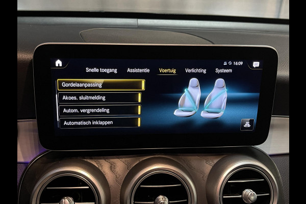 Mercedes-Benz GLC 300e 4MATIC 19"/Trekhaak/Dodehoek/Rijstrooksensor/Sfeerverlichting/Apple Carplay & Android Auto/Stoelverwarming/Elektrische klep