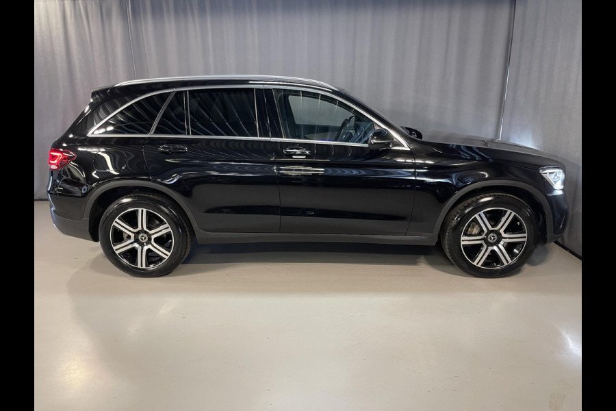 Mercedes-Benz GLC 300e 4MATIC 19"/Trekhaak/Dodehoek/Rijstrooksensor/Sfeerverlichting/Apple Carplay & Android Auto/Stoelverwarming/Elektrische klep