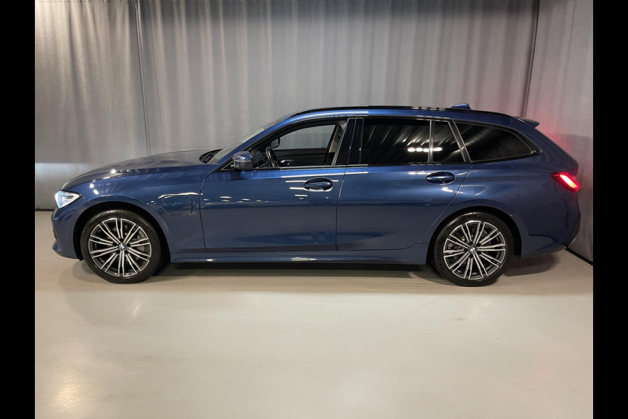 BMW 3 Serie Touring 330e xDrive Sport Line 18"/Sportstoelen + memory/Stoel + stuurverwarming/Keyless/PDC/Apple Carplay & Android Auto