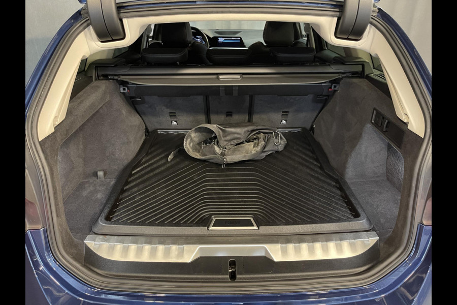 BMW 3 Serie Touring 330e xDrive Sport Line 18"/Sportstoelen + memory/Stoel + stuurverwarming/Keyless/PDC/Apple Carplay & Android Auto