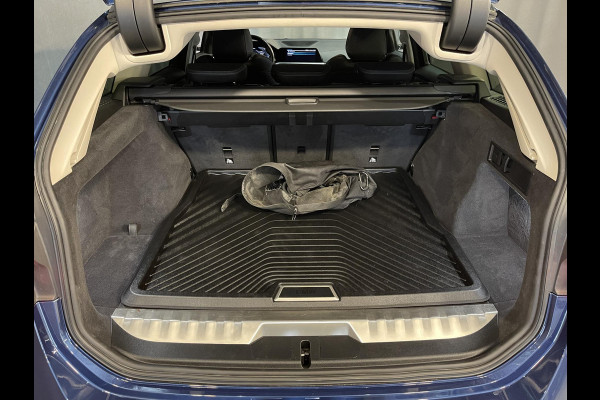 BMW 3 Serie Touring 330e xDrive Sport Line 18"/Sportstoelen + memory/Stoel + stuurverwarming/Keyless/PDC/Apple Carplay & Android Auto