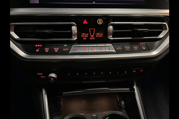 BMW 3 Serie Touring 330e xDrive Sport Line 18"/Sportstoelen + memory/Stoel + stuurverwarming/Keyless/PDC/Apple Carplay & Android Auto