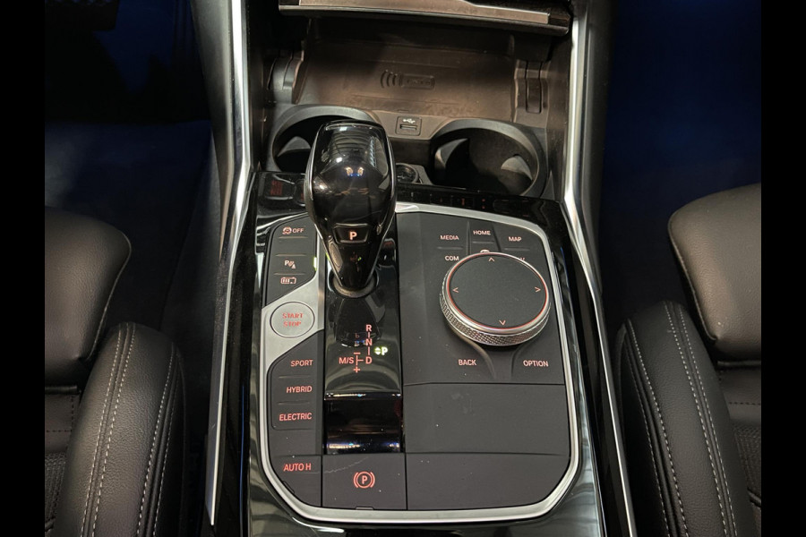 BMW 3 Serie Touring 330e xDrive Sport Line 18"/Sportstoelen + memory/Stoel + stuurverwarming/Keyless/PDC/Apple Carplay & Android Auto