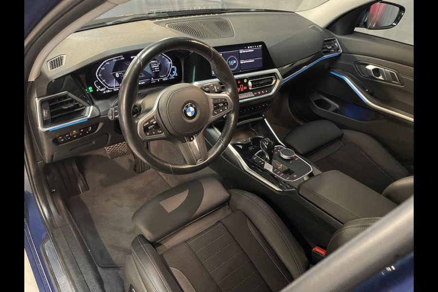 BMW 3 Serie Touring 330e xDrive Sport Line 18"/Sportstoelen + memory/Stoel + stuurverwarming/Keyless/PDC/Apple Carplay & Android Auto