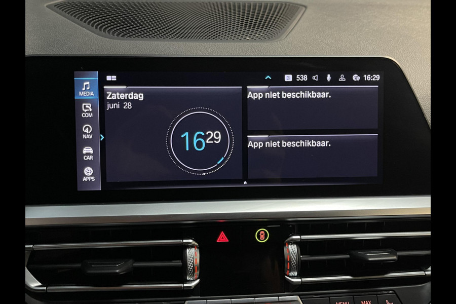 BMW 3 Serie Touring 330e xDrive Sport Line 18"/Sportstoelen + memory/Stoel + stuurverwarming/Keyless/PDC/Apple Carplay & Android Auto
