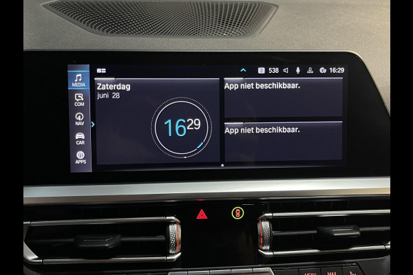 BMW 3 Serie Touring 330e xDrive Sport Line 18"/Sportstoelen + memory/Stoel + stuurverwarming/Keyless/PDC/Apple Carplay & Android Auto
