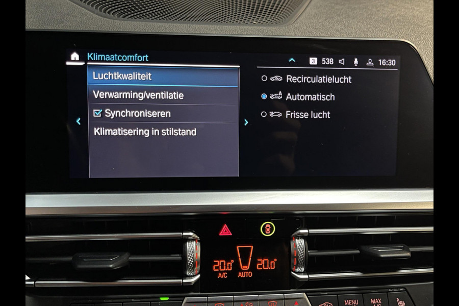 BMW 3 Serie Touring 330e xDrive Sport Line 18"/Sportstoelen + memory/Stoel + stuurverwarming/Keyless/PDC/Apple Carplay & Android Auto