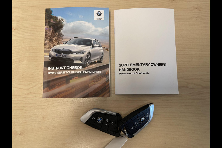 BMW 3 Serie Touring 330e xDrive Sport Line 18"/Sportstoelen + memory/Stoel + stuurverwarming/Keyless/PDC/Apple Carplay & Android Auto