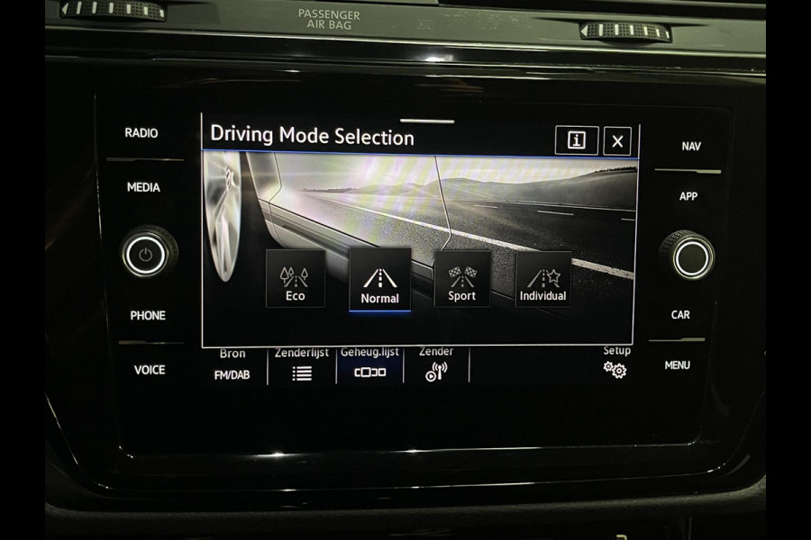 Volkswagen Touran 1.5 TSI Highline 7p 16"/Stoel + stuurverwarming + massage/Keyless/Elektrische klep/PDC v+a/Apple Carplay & Android Auto