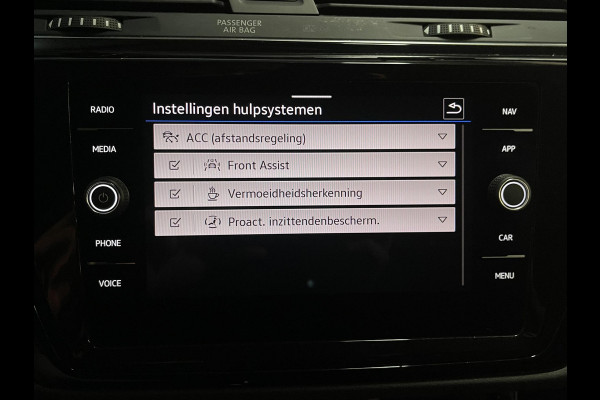 Volkswagen Touran 1.5 TSI Highline 7p 16"/Stoel + stuurverwarming + massage/Keyless/Elektrische klep/PDC v+a/Apple Carplay & Android Auto