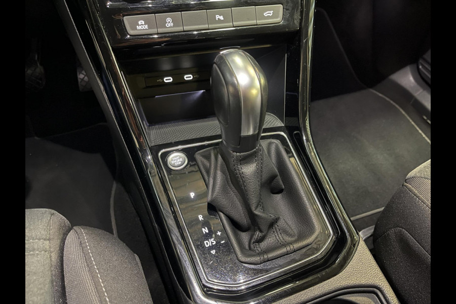 Volkswagen Touran 1.5 TSI Highline 7p 16"/Stoel + stuurverwarming + massage/Keyless/Elektrische klep/PDC v+a/Apple Carplay & Android Auto