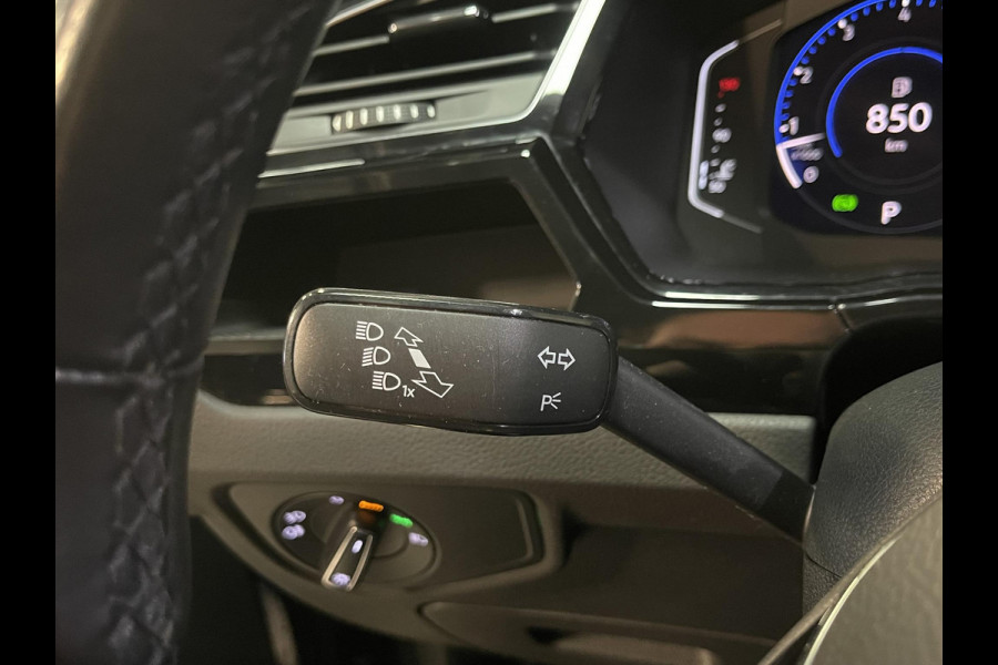 Volkswagen Touran 1.5 TSI Highline 7p 16"/Stoel + stuurverwarming + massage/Keyless/Elektrische klep/PDC v+a/Apple Carplay & Android Auto