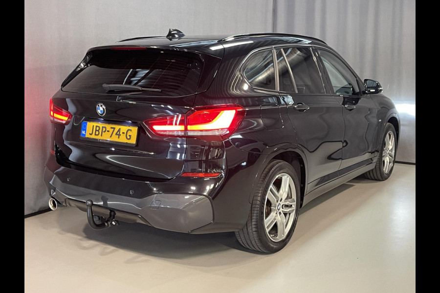 BMW X1 xDrive25e High Executive M Sport 18''/VOL Leder/Trekhaak/Stoelverwarming/Sportstoelen/Elektrische Klep/LED/DAB/Navigatie/PDC