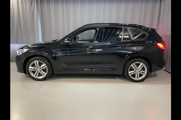 BMW X1 xDrive25e High Executive M Sport 18''/VOL Leder/Trekhaak/Stoelverwarming/Sportstoelen/Elektrische Klep/LED/DAB/Navigatie/PDC