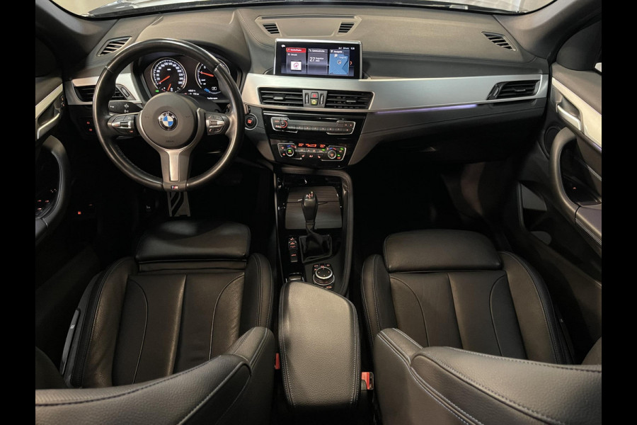 BMW X1 xDrive25e High Executive M Sport 18''/VOL Leder/Trekhaak/Stoelverwarming/Sportstoelen/Elektrische Klep/LED/DAB/Navigatie/PDC