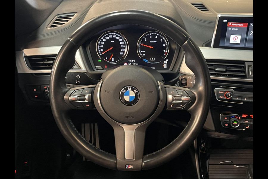 BMW X1 xDrive25e High Executive M Sport 18''/VOL Leder/Trekhaak/Stoelverwarming/Sportstoelen/Elektrische Klep/LED/DAB/Navigatie/PDC