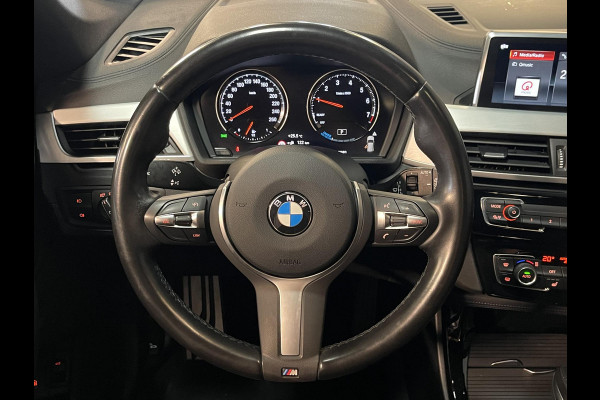 BMW X1 xDrive25e High Executive M Sport 18''/VOL Leder/Trekhaak/Stoelverwarming/Sportstoelen/Elektrische Klep/LED/DAB/Navigatie/PDC