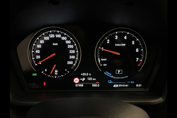 BMW X1 xDrive25e High Executive M Sport 18''/VOL Leder/Trekhaak/Stoelverwarming/Sportstoelen/Elektrische Klep/LED/DAB/Navigatie/PDC