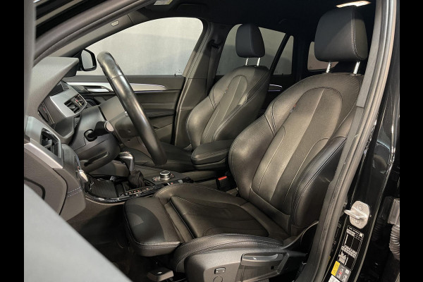 BMW X1 xDrive25e High Executive M Sport 18''/VOL Leder/Trekhaak/Stoelverwarming/Sportstoelen/Elektrische Klep/LED/DAB/Navigatie/PDC