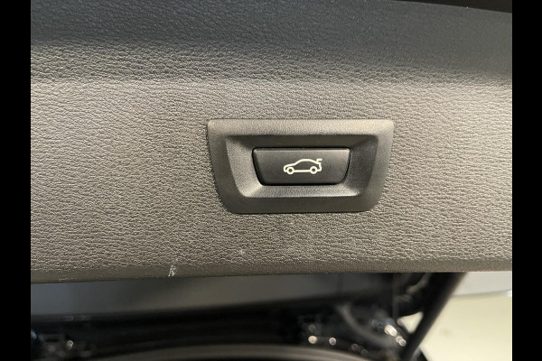 BMW X1 xDrive25e High Executive M Sport 18''/VOL Leder/Trekhaak/Stoelverwarming/Sportstoelen/Elektrische Klep/LED/DAB/Navigatie/PDC