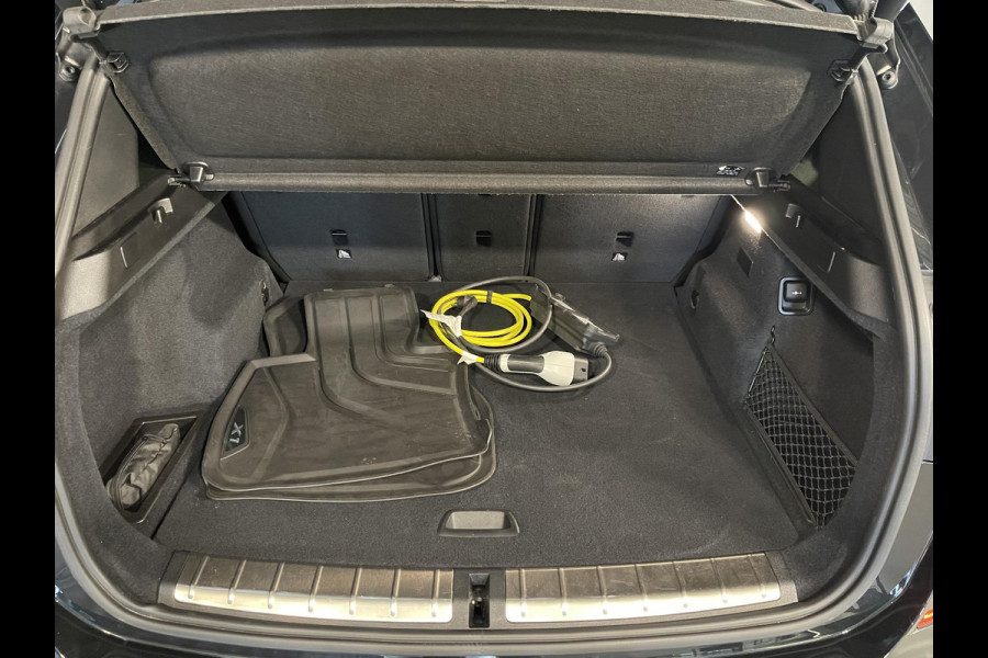 BMW X1 xDrive25e High Executive M Sport 18''/VOL Leder/Trekhaak/Stoelverwarming/Sportstoelen/Elektrische Klep/LED/DAB/Navigatie/PDC