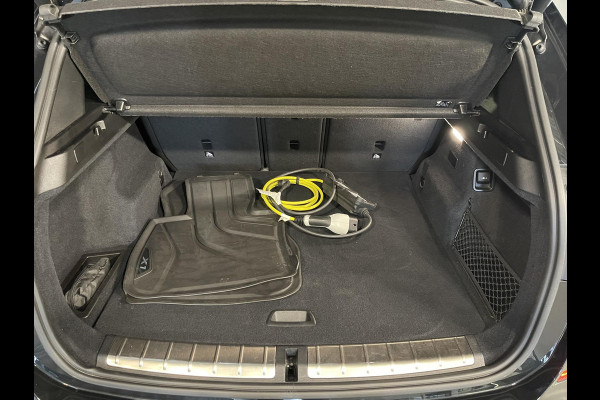 BMW X1 xDrive25e High Executive M Sport 18''/VOL Leder/Trekhaak/Stoelverwarming/Sportstoelen/Elektrische Klep/LED/DAB/Navigatie/PDC