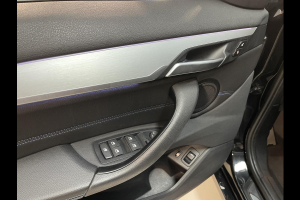 BMW X1 xDrive25e High Executive M Sport 18''/VOL Leder/Trekhaak/Stoelverwarming/Sportstoelen/Elektrische Klep/LED/DAB/Navigatie/PDC