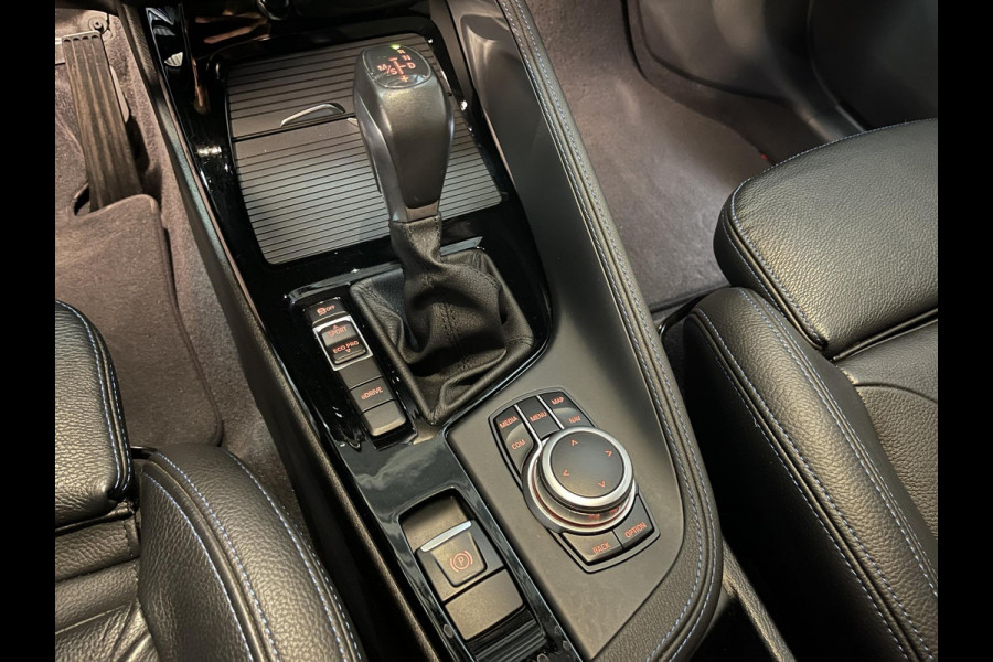 BMW X1 xDrive25e High Executive M Sport 18''/VOL Leder/Trekhaak/Stoelverwarming/Sportstoelen/Elektrische Klep/LED/DAB/Navigatie/PDC