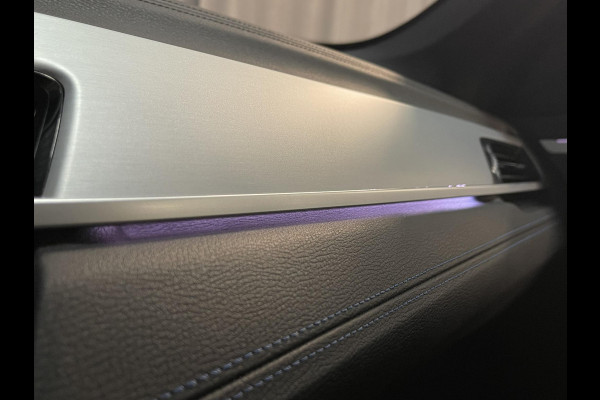 BMW X1 xDrive25e High Executive M Sport 18''/VOL Leder/Trekhaak/Stoelverwarming/Sportstoelen/Elektrische Klep/LED/DAB/Navigatie/PDC