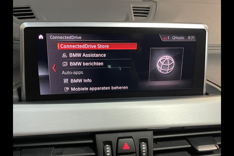 BMW X1 xDrive25e High Executive M Sport 18''/VOL Leder/Trekhaak/Stoelverwarming/Sportstoelen/Elektrische Klep/LED/DAB/Navigatie/PDC