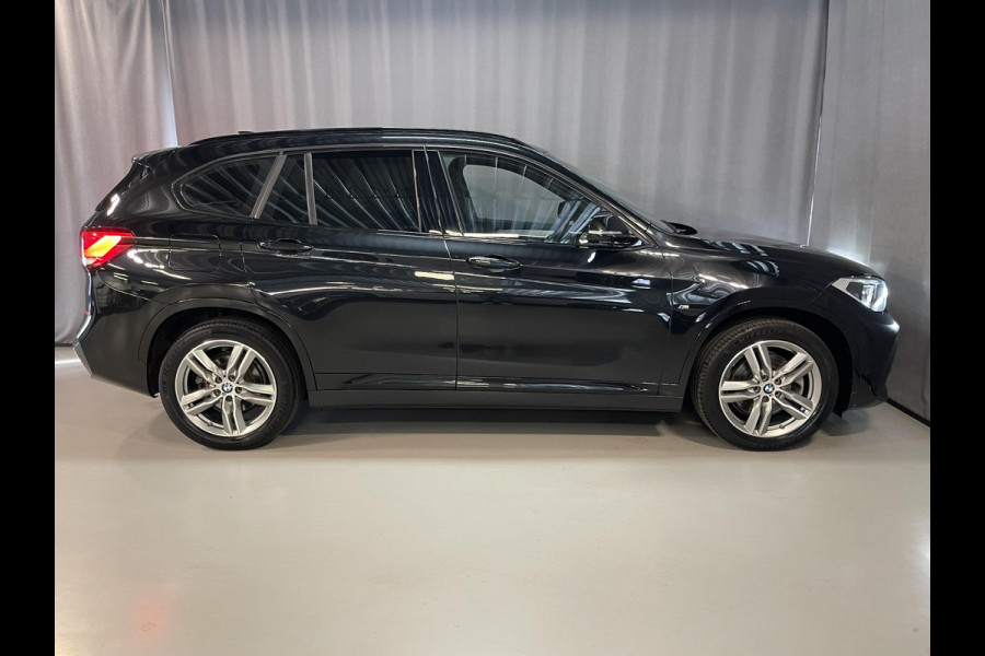 BMW X1 xDrive25e High Executive M Sport 18''/VOL Leder/Trekhaak/Stoelverwarming/Sportstoelen/Elektrische Klep/LED/DAB/Navigatie/PDC
