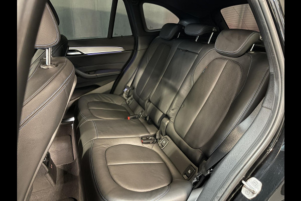 BMW X1 xDrive25e High Executive M Sport 18''/VOL Leder/Trekhaak/Stoelverwarming/Sportstoelen/Elektrische Klep/LED/DAB/Navigatie/PDC